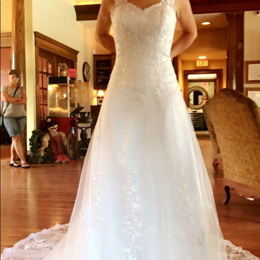 Wedding dress - Picture 6 of 6